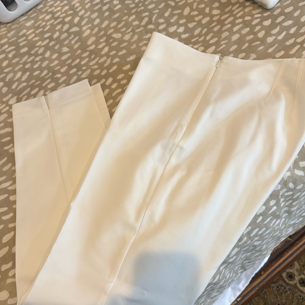 Off-white colored pants by Vince camuto